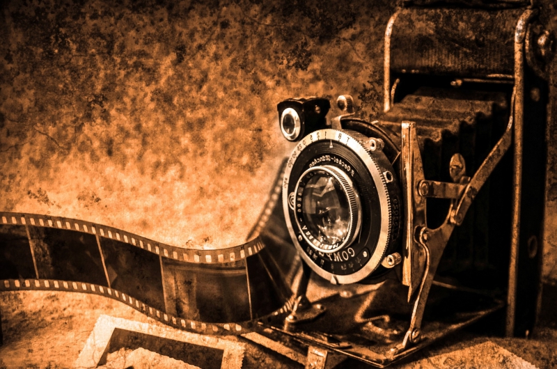 photographe-PUGET THENIERS-min_light-wood-night-camera-photography-vintage-1245236-pxhere.com